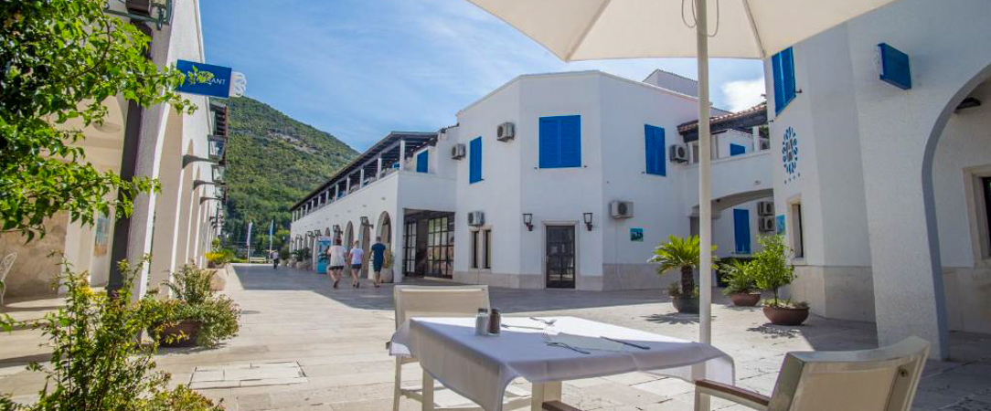 Hotel Aleksandar ★★★★ - Un séjour lumineux à Budva, entre piscines extérieures et douceur adriatique du Monténégro. - Budva, Monténégro