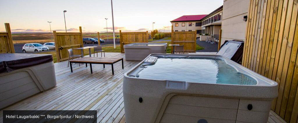 Islande : sources chaudes et routes arctiques - Autotour de 5 nuits en Islande, au cœur de l’hiver, entre bains géothermiques, fjords enneigés et paysages lunaires, sur les routes du nord jusqu’au cercle arctique. - Islande : de Reykjavik au Akureyri