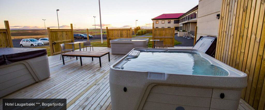 Islande : sources chaudes et routes arctiques - Autotour de 5 nuits en Islande, au cœur de l’hiver, entre bains géothermiques, fjords enneigés et paysages lunaires, sur les routes du nord jusqu’au cercle arctique. - Islande : de Reykjavik au Akureyri