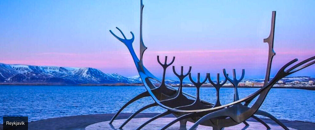 Islande : sources chaudes et routes arctiques - Autotour de 5 nuits en Islande, au cœur de l’hiver, entre bains géothermiques, fjords enneigés et paysages lunaires, sur les routes du nord jusqu’au cercle arctique. - Islande : de Reykjavik au Akureyri