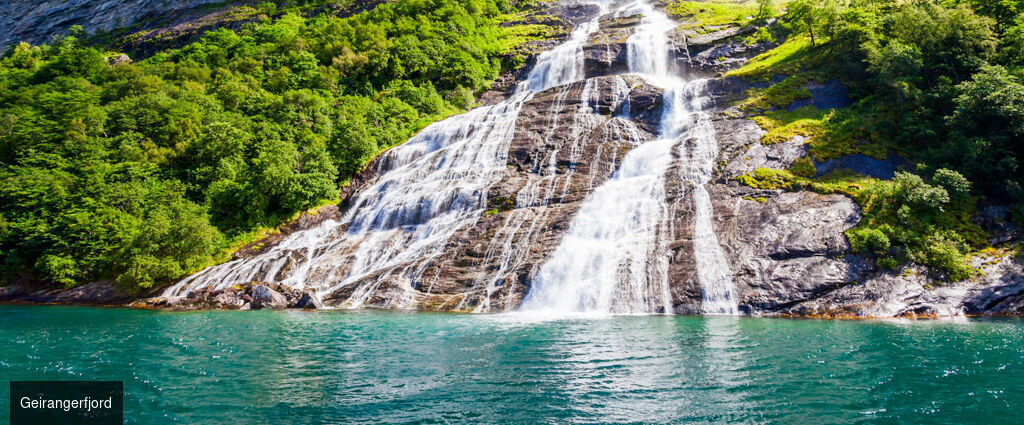 Croisière entre fjords et mythes, l'absolue Norvège - Croisière de 10 nuits dans les fjords norvégiens : un voyage majestueux entre montagnes, cascades, villages côtiers & légendes scandinaves, du 12 au 22 juin 2026. - Norvège : Bergen, Tromsø, Cap Nord