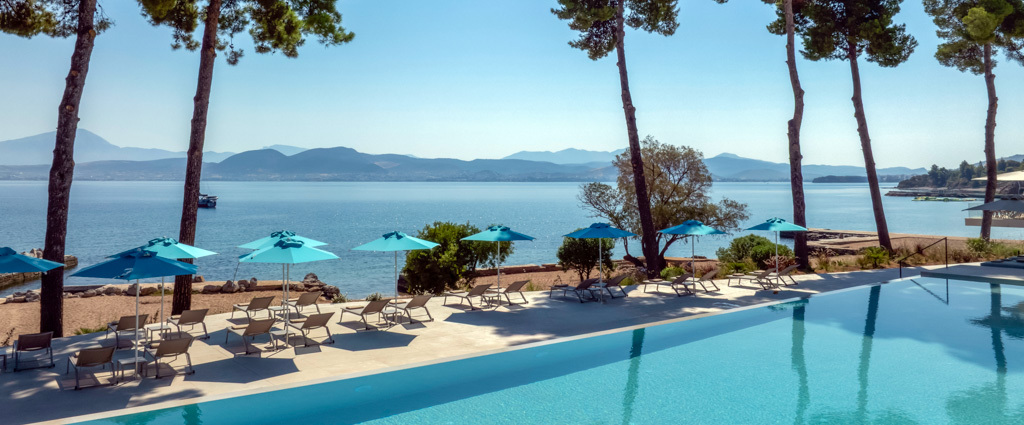 Kappa Club Mirage City ★★★★★ - Une adresse raffinée en Grèce, entre l’azur de l’Égée et les montagnes, face à la baie de Saint-Minas. - Île d’Eubée, Grèce
