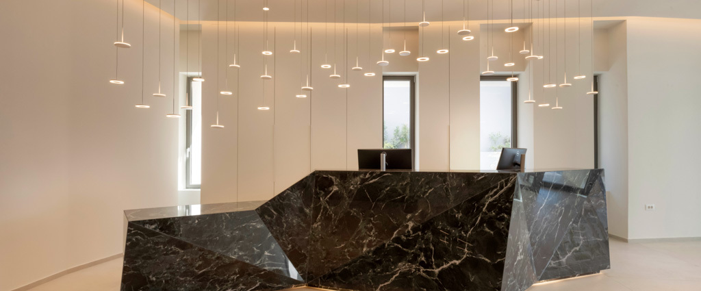 Kappa Club Mirage City ★★★★★ - Une adresse raffinée en Grèce, entre l’azur de l’Égée et les montagnes, face à la baie de Saint-Minas. - Île d’Eubée, Grèce