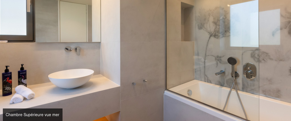 Kappa Club Mirage City ★★★★★ - Une adresse raffinée en Grèce, entre l’azur de l’Égée et les montagnes, face à la baie de Saint-Minas. - Île d’Eubée, Grèce