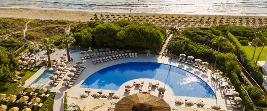 Sarena de Muro Resort Mallorca – Destination by Hyatt ★★★★★ Jet Tours Signature - Une adresse raffinée face aux eaux cristallines de Playa de Muro, au nord de l’île de Majorque. - Majorque, Espagne