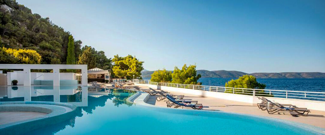 TUI Blue Adriatic Beach ★★★★ - Adults Only - Une parenthèse Adults Only face à l’Adriatique, entre plage de galets, montagnes du Biokovo et lumière dalmate. - Riviera de Makarska, Croatie