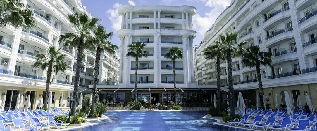 Grand Blue Fafa Resort & Spa ★★★★★ - Un Resort contemporain en bord d’Adriatique, entre élégance moderne et douceur balnéaire albanaise. - Golem, Albanie