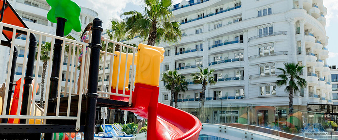 Grand Blue Fafa Resort & Spa ★★★★★ - Un Resort contemporain en bord d’Adriatique, entre élégance moderne et douceur balnéaire albanaise. - Golem, Albanie