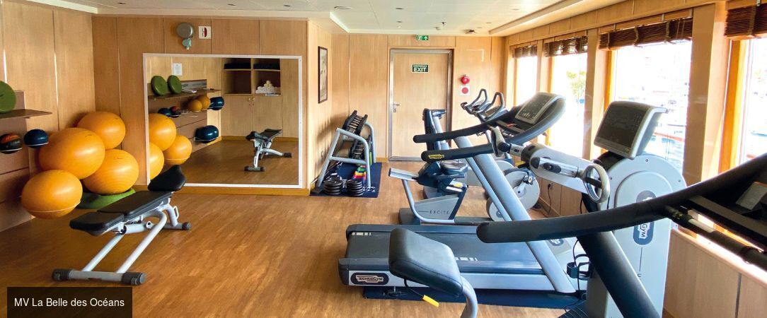 Grand tour de Corse : une croisière au fil des trésors de l'île de beauté - Croisière de 7 nuits autour de la Corse, entre citadelles perchées, calanques spectaculaires et traditions insulaires. - Corse, France