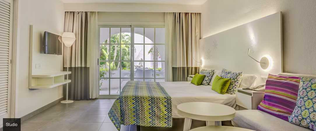 TUI Magic Life Cala Pada ★★★★ - Une parenthèse active et conviviale à Ibiza, au cœur d’une pinède face à la mer. - Ibiza, Espagne