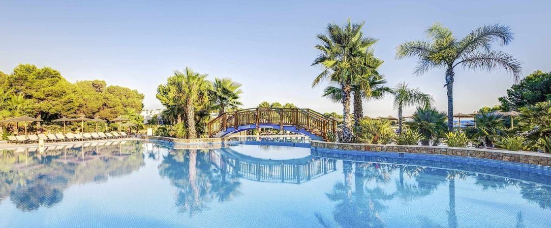 TUI Magic Life Cala Pada ★★★★ - Une parenthèse active et conviviale à Ibiza, au cœur d’une pinède face à la mer. - Ibiza, Espagne