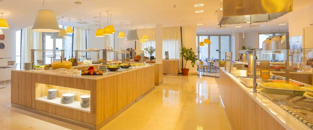 TUI BLUE Makarska ★★★★ - Adults Only 16+ - Un resort moderne et tranquille face à l'Adriatique, dans l'un des cadres naturels les plus saisissants de la Croatie. - Makarska, Croatie