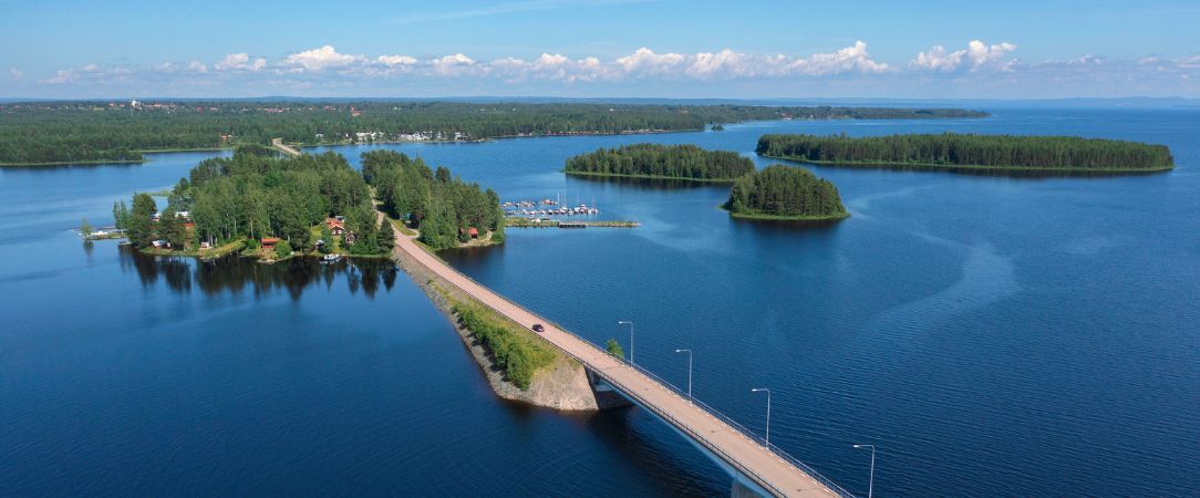 Suède, de Stockholm aux Rivages - Découvrez la Suède authentique au volant, de Stockholm la Venise du Nord aux falaises de Bohuslan, en passant par les forêts de Dalécarlie et les rives du lac Vänern. Un voyage entre nature, culture et grands espaces nordiques. - Suède