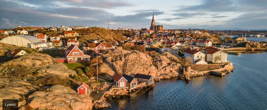 Suède, de Stockholm aux Rivages - Découvrez la Suède authentique au volant, de Stockholm la Venise du Nord aux falaises de Bohuslan, en passant par les forêts de Dalécarlie et les rives du lac Vänern. Un voyage entre nature, culture et grands espaces nordiques. - Suède